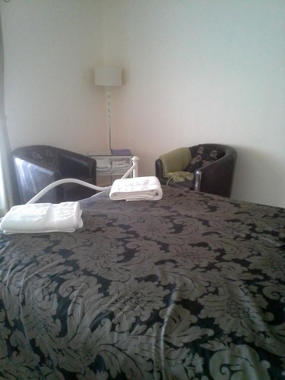 Gloucester On Avon Bed And Breakfast Room photo