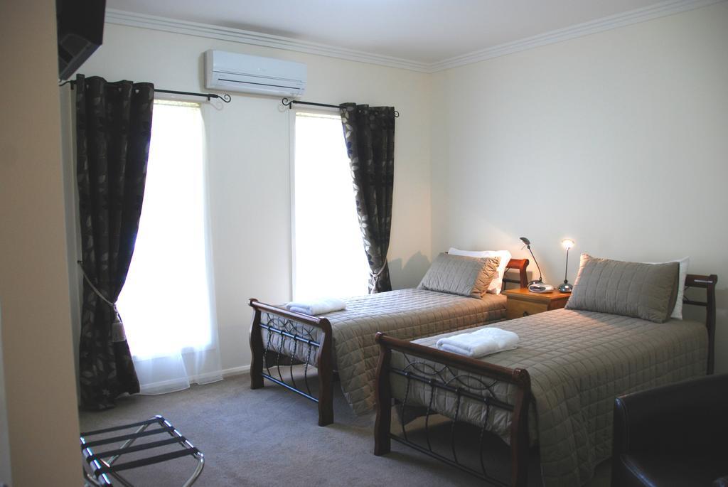Gloucester On Avon Bed And Breakfast Room photo