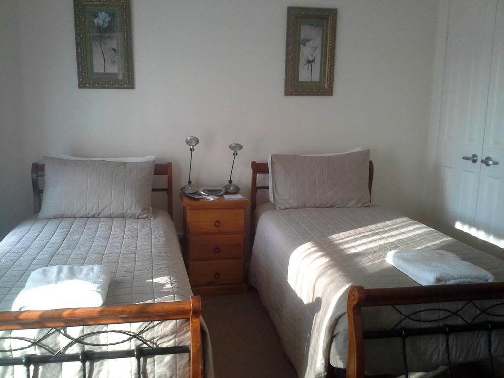 Gloucester On Avon Bed And Breakfast Room photo